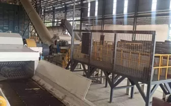 Malaysia 2113 Model 20-25t/h Wood Logs Wood Chipper